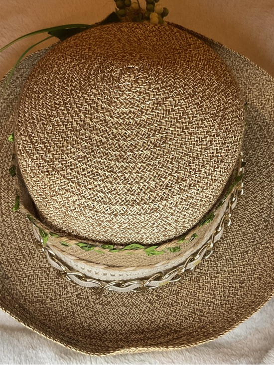 Villager Accessories - Vintage Villager Liz Claiborne Sun Hat Straw Green Leaf Gold Chain Detail